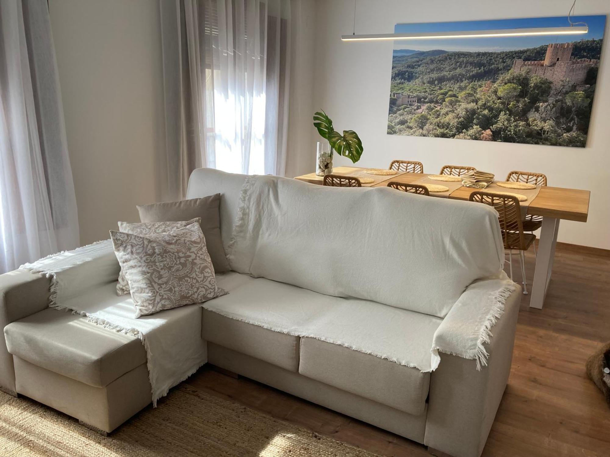 Apartamento Centrico, Climatizado Y Totalmente Equipado De 3 Habitaciones Para 6-7 Personas サンタ・コロマ・デ・ファルネルス エクステリア 写真