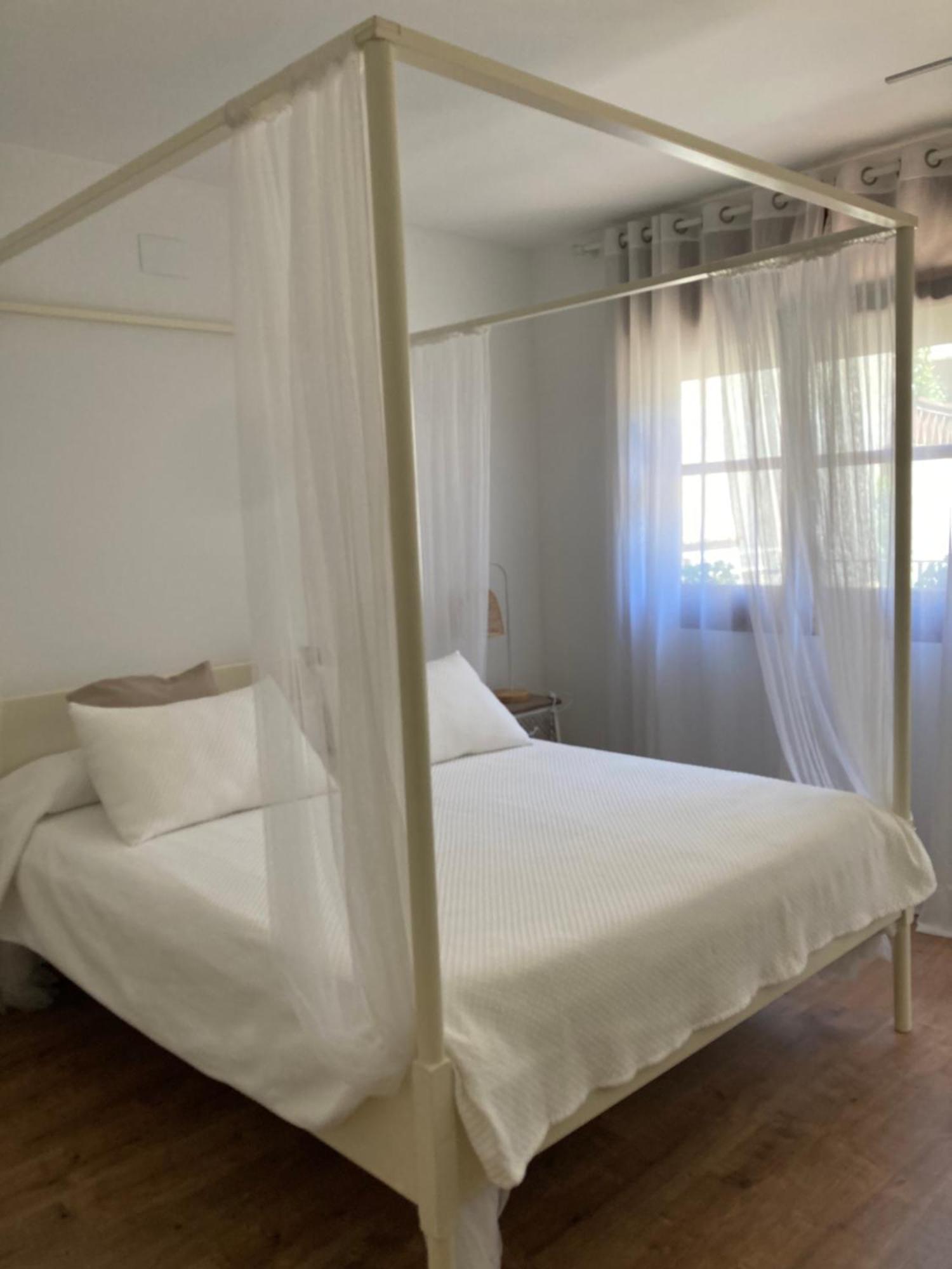 Apartamento Centrico, Climatizado Y Totalmente Equipado De 3 Habitaciones Para 6-7 Personas サンタ・コロマ・デ・ファルネルス エクステリア 写真